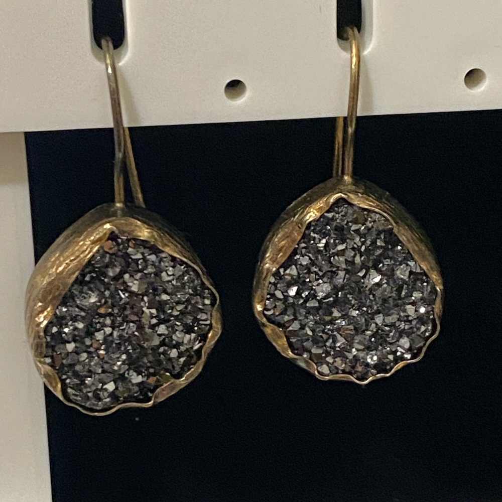 Drop earrings